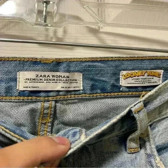 Zara Looney Tunes Distressed Ankle Jeans Sz 2 - Picture 8 of 15